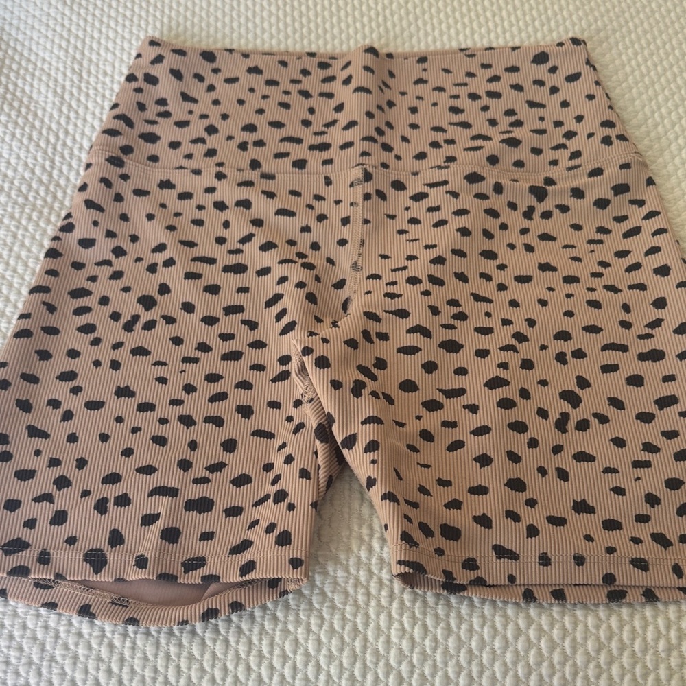Beach Riot Tan and Black Patterned Bike Shorts